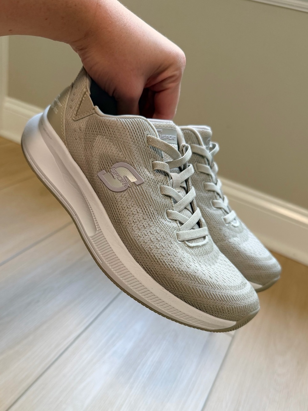 Women’s Skechers Step-Ins Shoes size 7.5